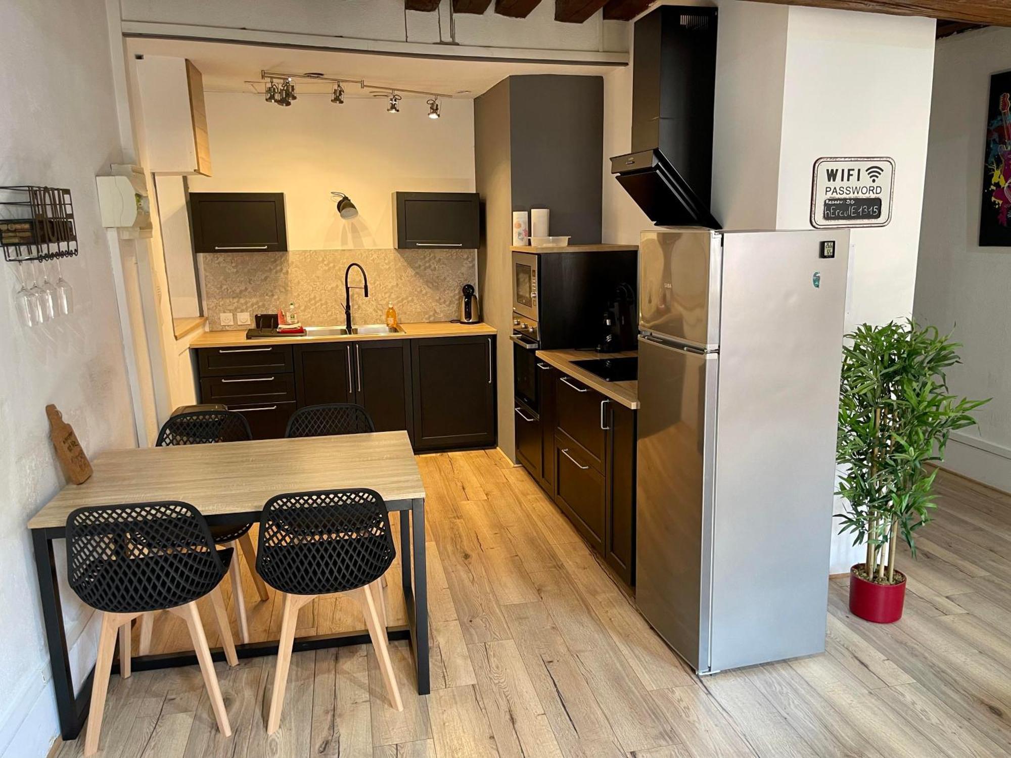 Appartements Chez Delphine Et Guillaume Au Coeur De Semur En Auxois エクステリア 写真